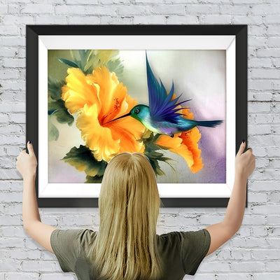 Oiseau Colibri Volant et Fleurs Oranges Broderie Diamant