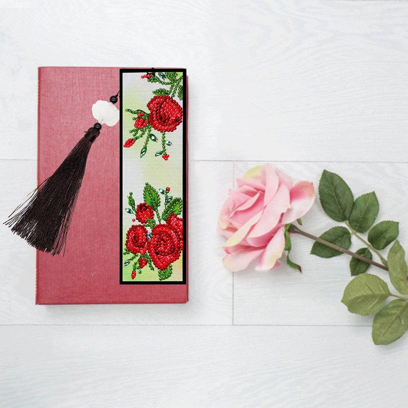 Marque-Pages en Cuir Fleurs Roses Rouges Broderie Diamant