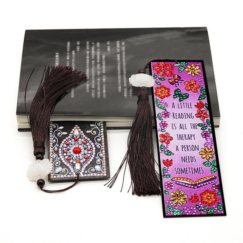 Marque-Pages en Cuir Fleur et Texte Broderie Diamant