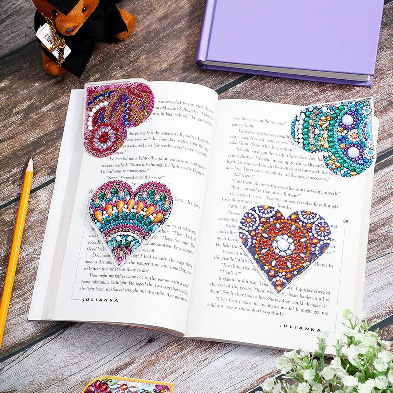 4Pcs de Marque-Pages Avec Coins Protecteurs en PU Mandala Brillant de Forme de Cœur Broderie Diamant