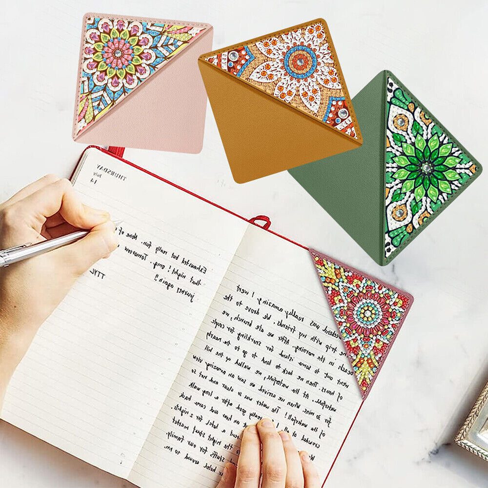 4Pcs de Marque-Pages avec Coins Protecteurs en PU Mandala Chrysanthème Broderie Diamant