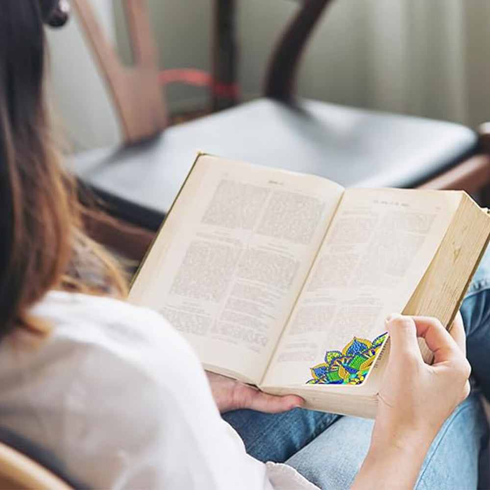 8Pcs de Marque-Pages avec Coins Protecteurs en PU Mandala de Forme de Pétale Broderie Diamant