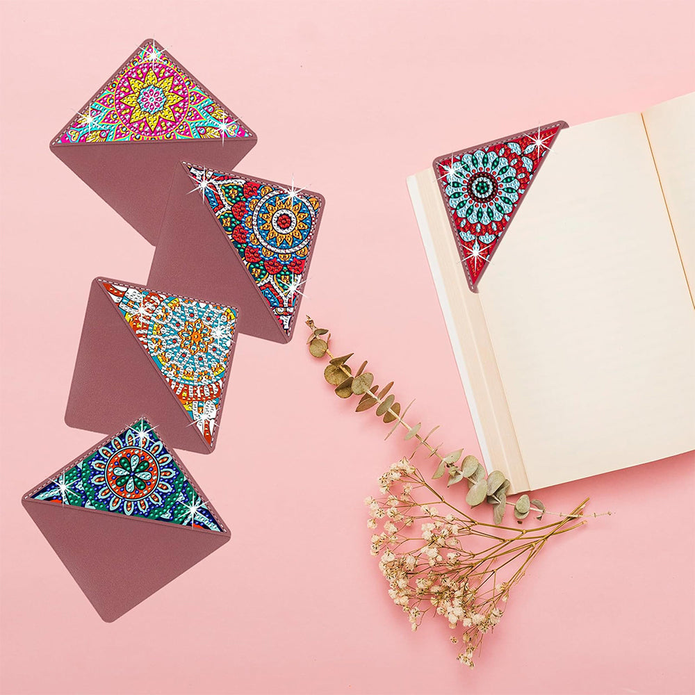 8Pcs de Marque-Pages avec Coins Protecteurs en PU Mandala Triangle Broderie Diamant