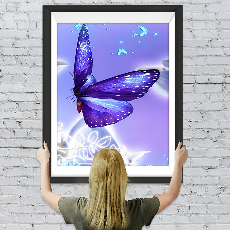 Beau Papillon Violet et des Petits Papillons Bleus Broderie Diamant
