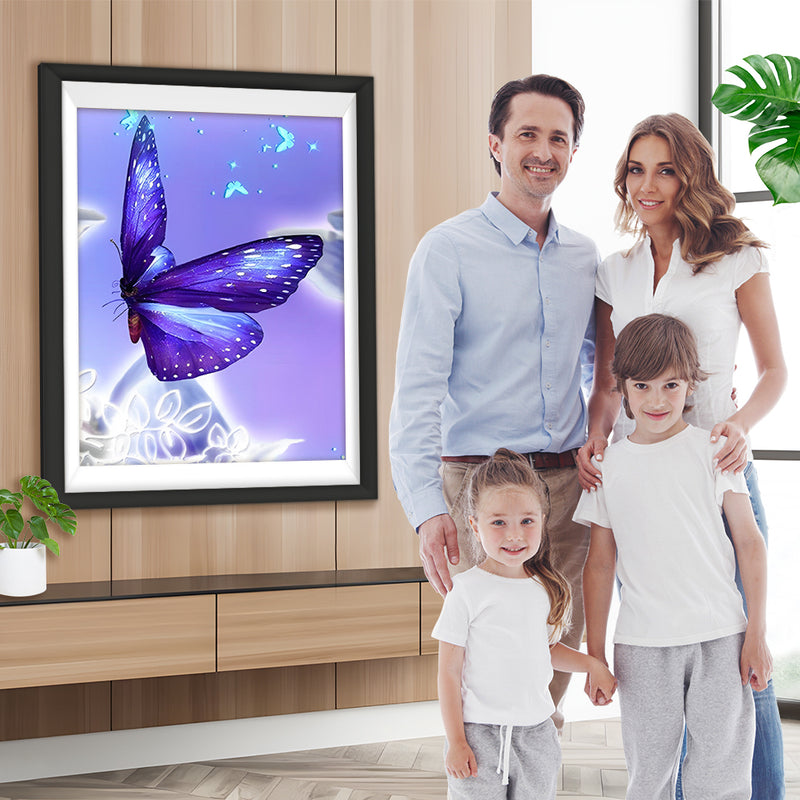 Beau Papillon Violet et des Petits Papillons Bleus Broderie Diamant