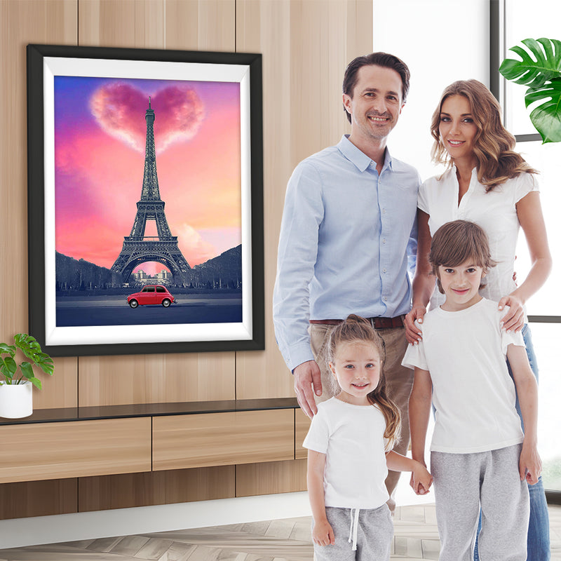 Voiture Rouge devant Tour Eiffel avec de Nuage de Cœur Broderie Diamant