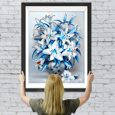 Lis Bleus et Vase Exquis Broderie Diamant