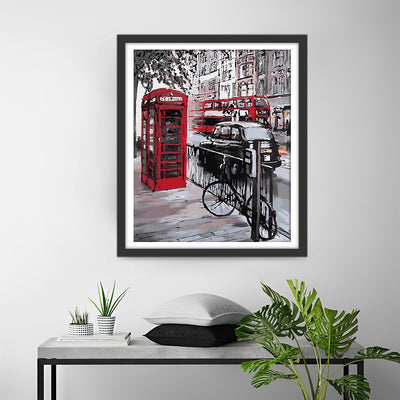 Cabine Telephonique Rouge dans la Rue Broderie Diamant