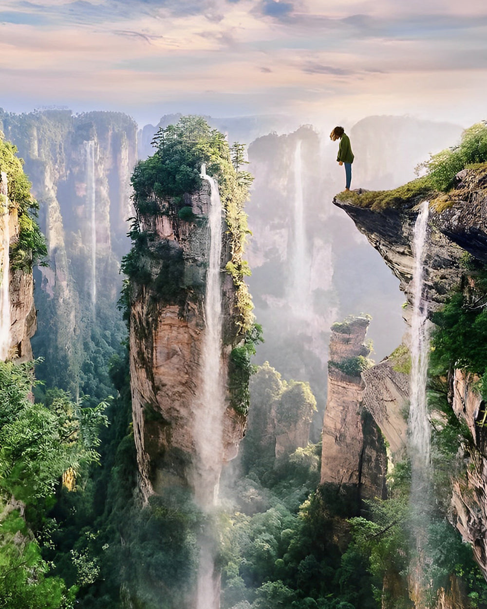 Cascades et Fille sur les Falaises Broderie Diamant