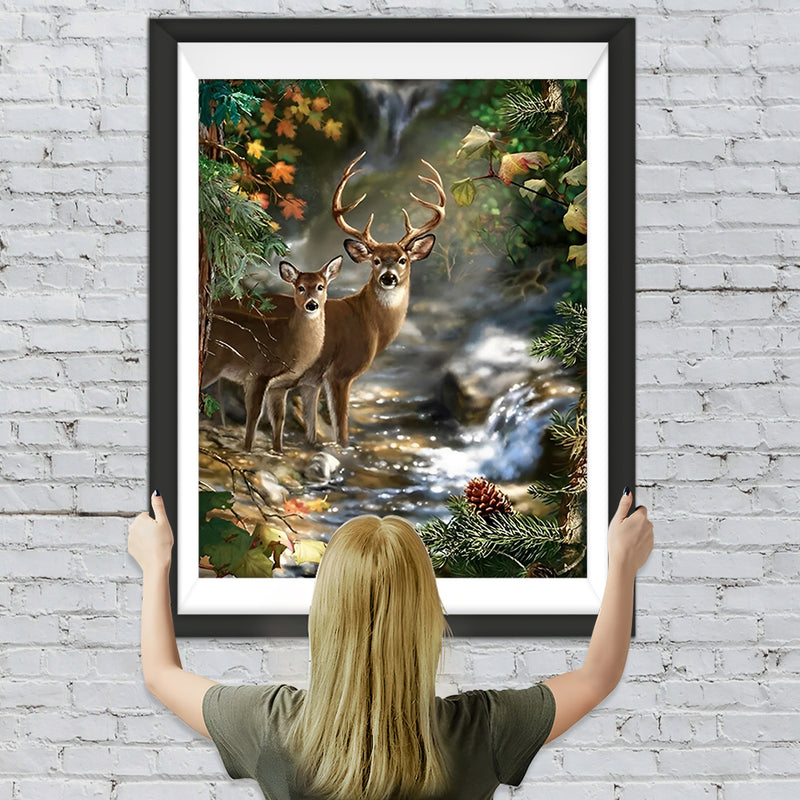 Cerf et Biche avec un Petit Ruisseau Clair Broderie Diamant