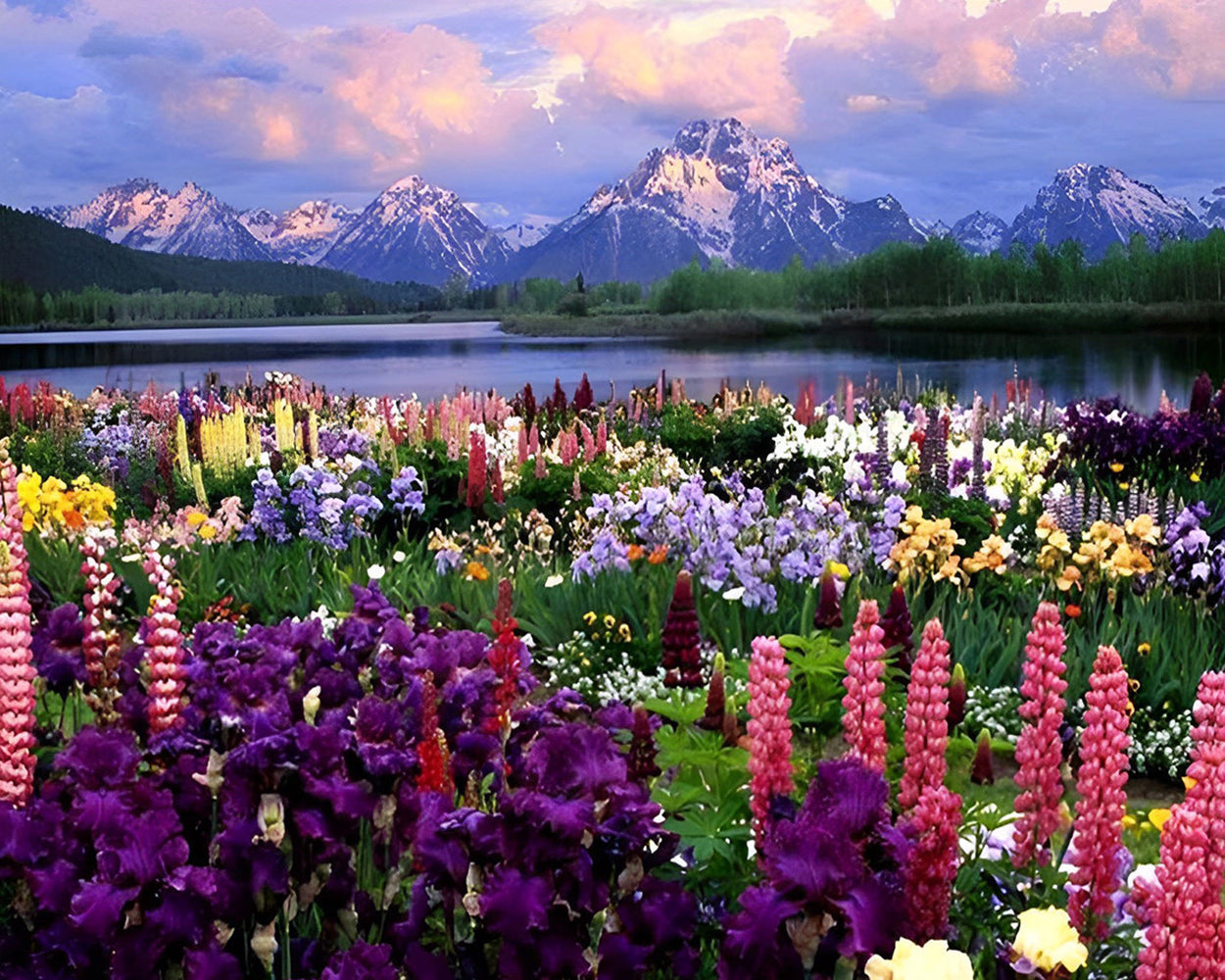 Champ de Fleurs Violettes au Bord du Lac Broderie Diamant