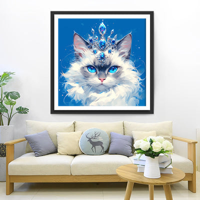 Chat Blanc avec Couronne de Saphir Broderie Diamant