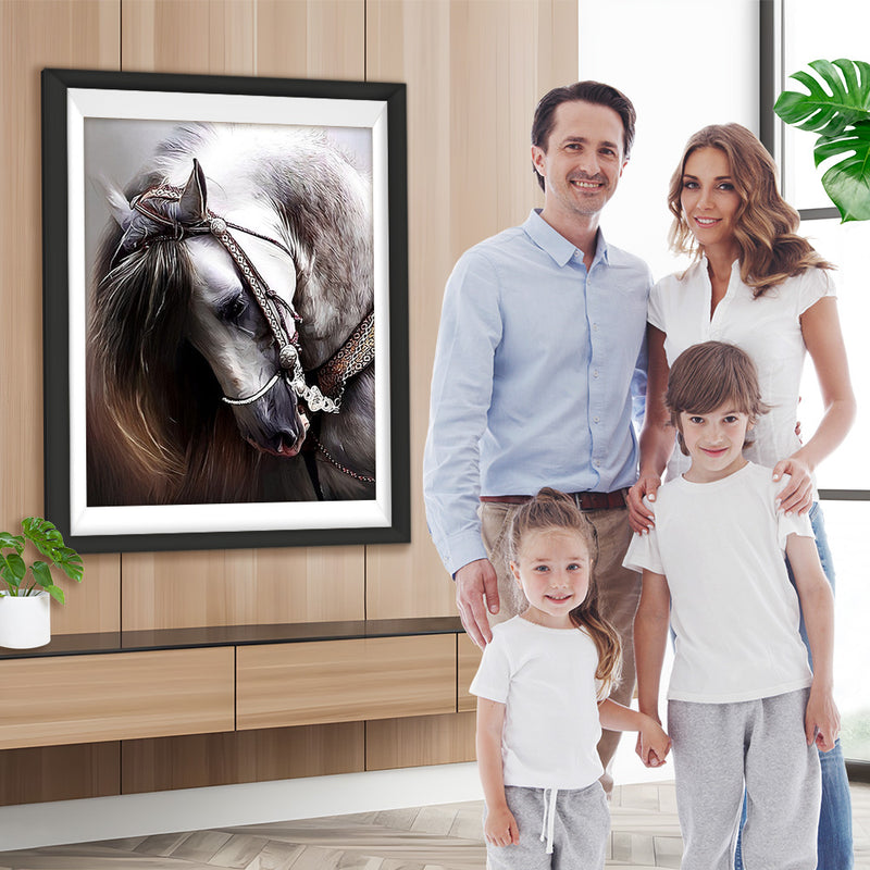 Cheval Blanc à la Crinière Longue Broderie Diamant