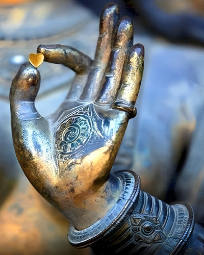 Cœur dans la Main de la Statue de Bouddha Broderie Diamant