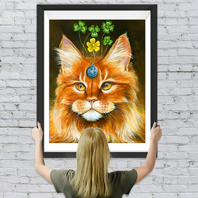 Élégant Chat Roux Maine Coon Broderie Diamant