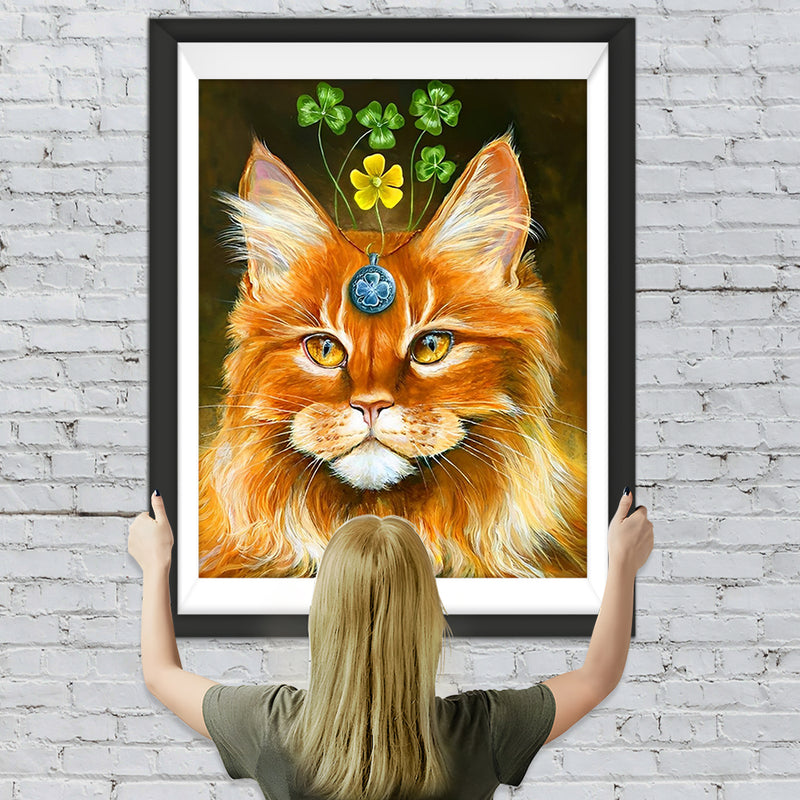 Élégant Chat Roux Maine Coon Broderie Diamant
