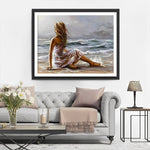 Femme Assise sur la Plage Broderie Diamant