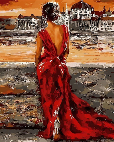 Femme en Robe Rouge devant le Palais Broderie Diamant