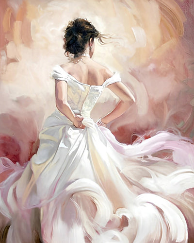 Femme en Superbe Robe Blanche Broderie Diamant