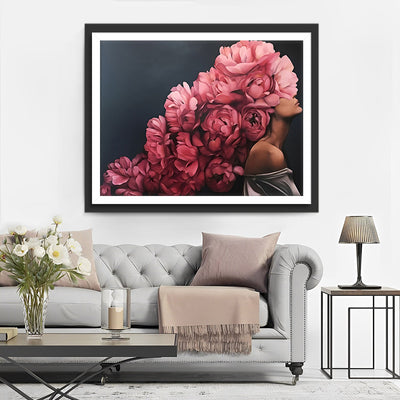 Femme Portant des Pivoines Broderie Diamant