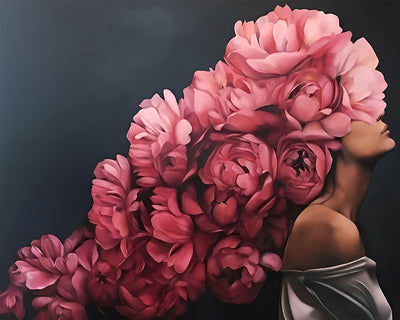 Femme Portant des Pivoines Broderie Diamant