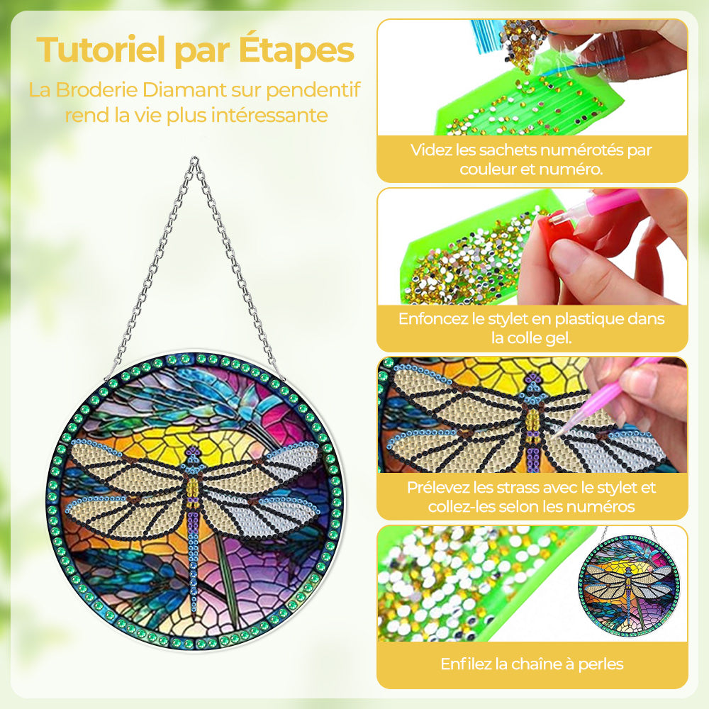 Libellule aux Ailes Déployées en Acrylique Pendentif Broderie Diamant