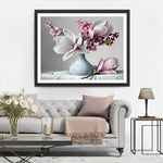 Magnolias et Orchidee dans un Vase Blanc Broderie Diamant