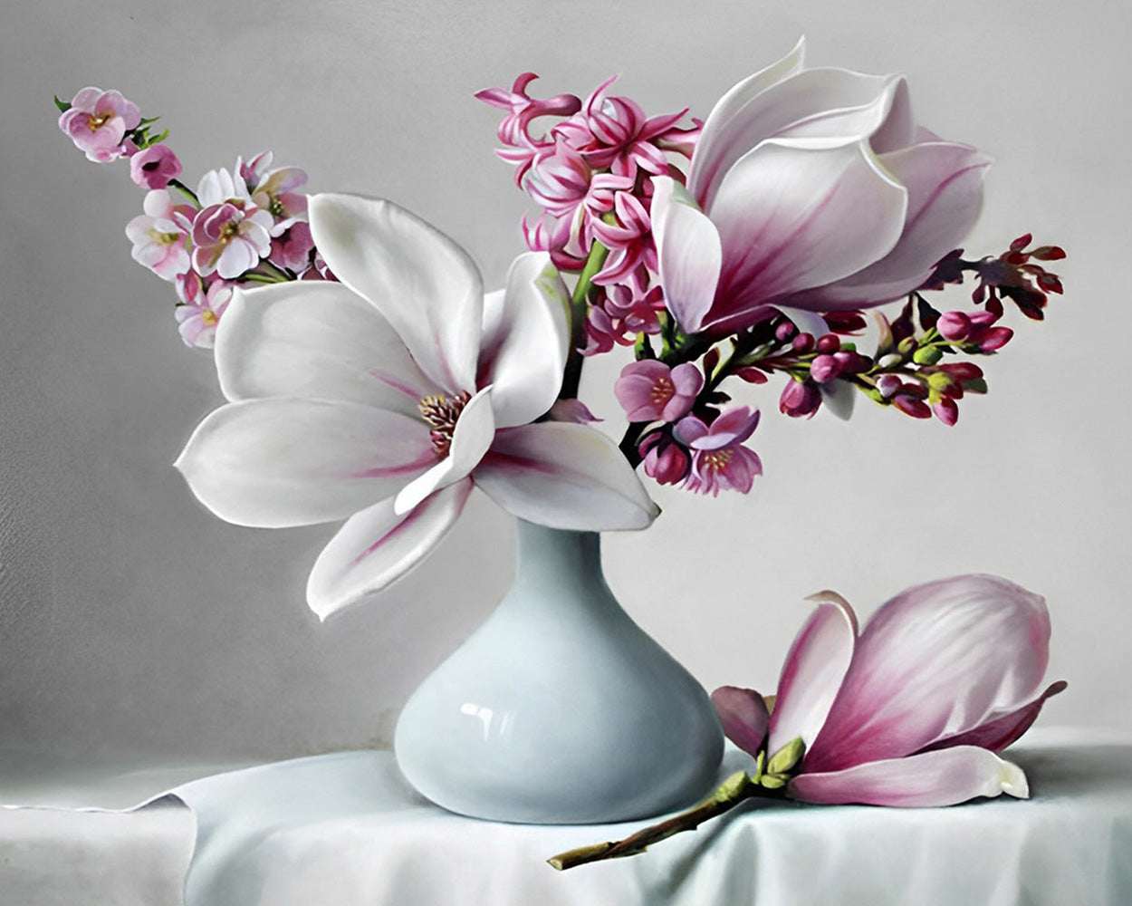 Magnolias et Orchidee dans un Vase Blanc Broderie Diamant