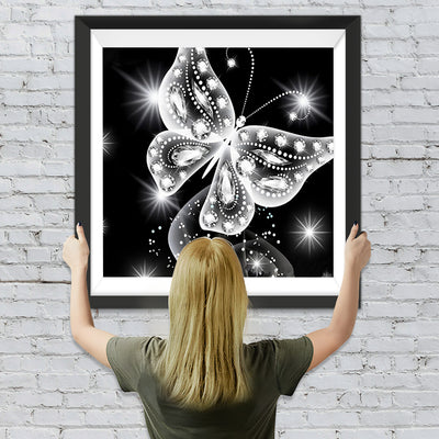 Papillon Blanc et Noir Broderie Diamant