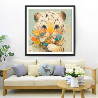 Petit Tigre Blanc Tenant des Fleurs Broderie Diamant