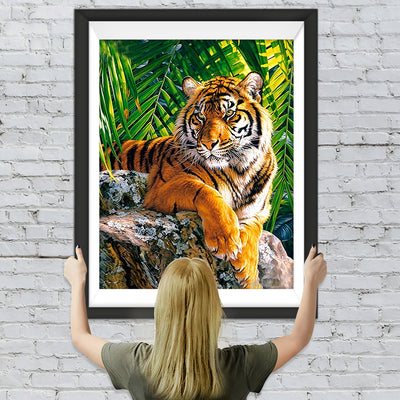 Tigre Allongé sur une Pierre Broderie Diamant