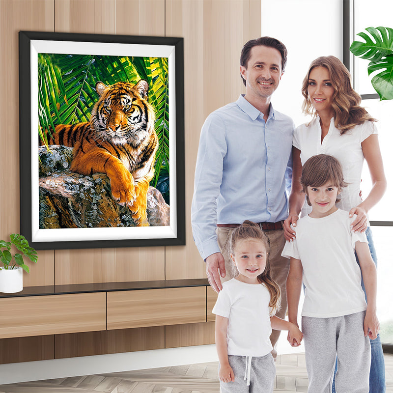 Tigre Allongé sur une Pierre Broderie Diamant