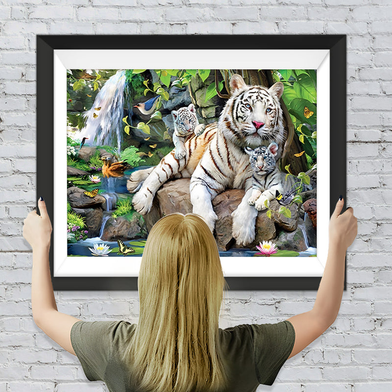 Tigre Blanc et Doré dans les Montagne Broderie Diamant