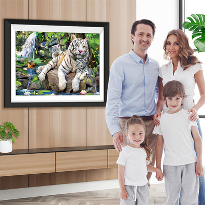 Tigre Blanc et Doré dans les Montagne Broderie Diamant