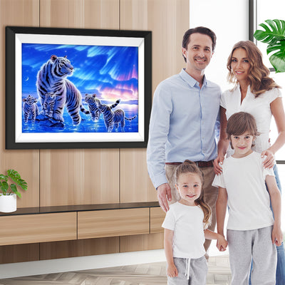 Tigre Blanc et Ses Enfants avec l'Aurore Polaire Broderie Diamant