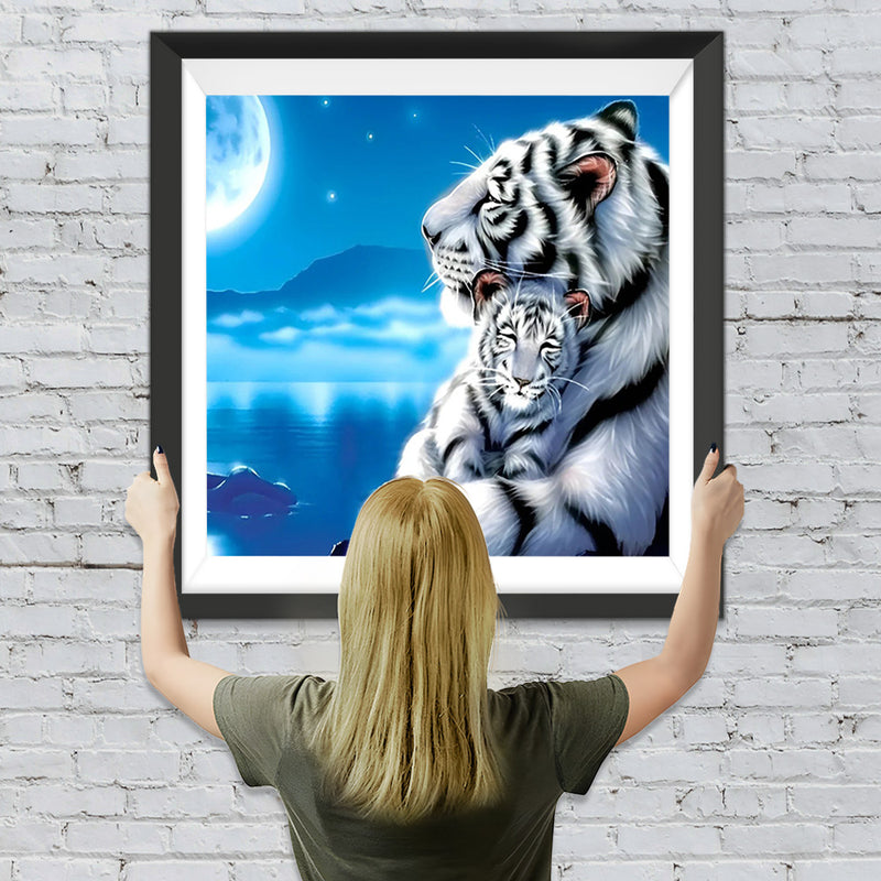 Tigre Blanc et Son Enfant sous la Lune Claire Broderie Diamant