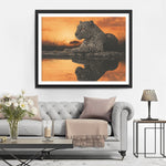 Un Léopard Couché au Bord du Lac au Crépuscule Broderie Diamant