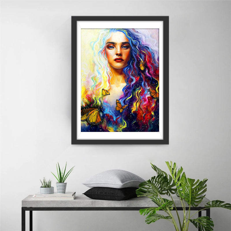 Femme aux Cheveux Multicolores et Papillons Broderie Diamant