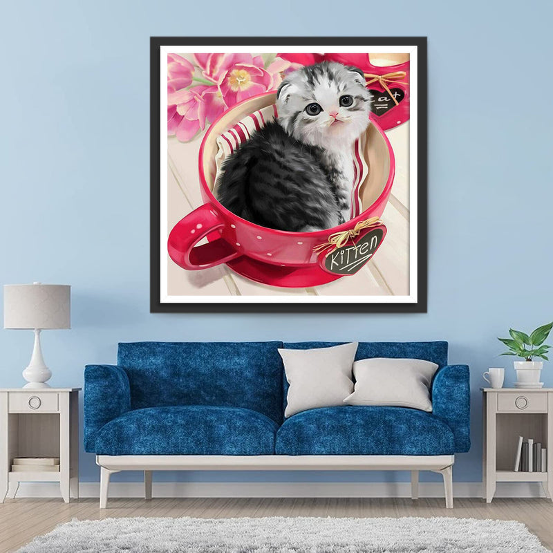 Chaton Mignon dans le Mug Rouge Broderie Diamant