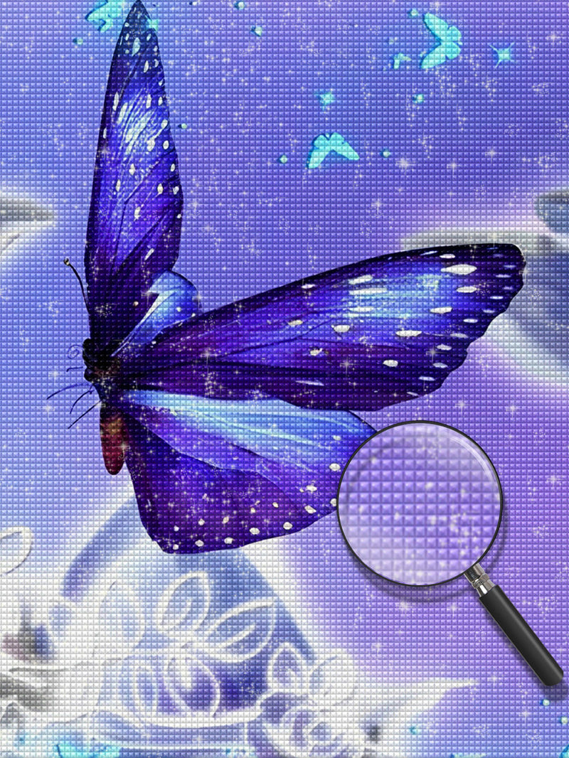 Beau Papillon Violet et des Petits Papillons Bleus Broderie Diamant