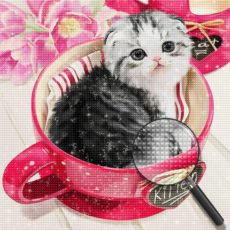 Chaton Mignon dans le Mug Rouge Broderie Diamant