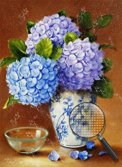 Hortensias dans le Vase de Porcelaine Bleue et Blanche Broderie Diamant