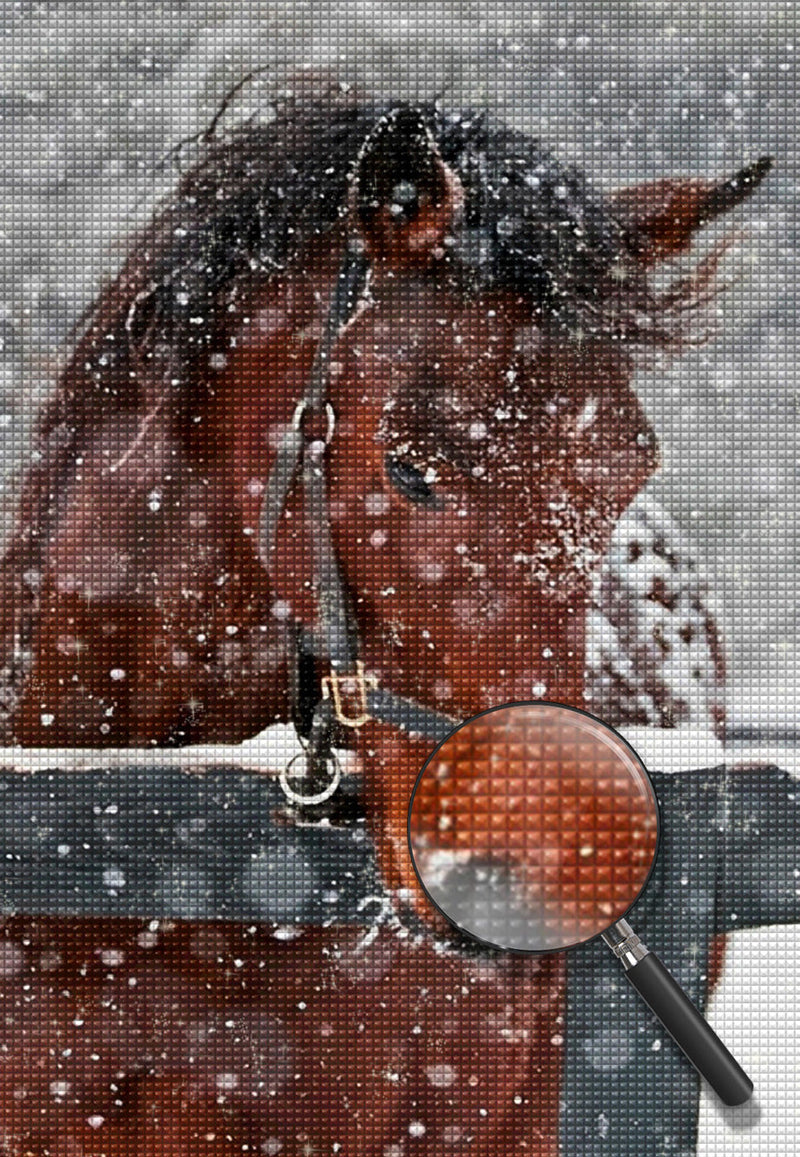 Cheval Brun Regardant la Neige Broderie Diamant