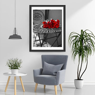 Belles Roses Rouges sur le Table Broderie Diamant