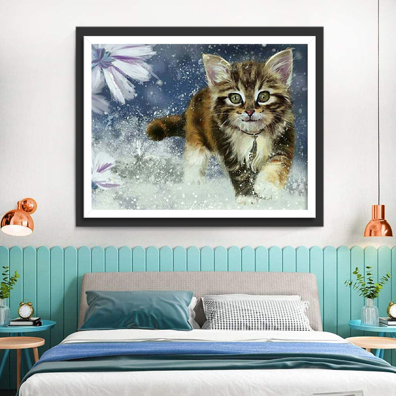 Chat Rayé Marchant dans la Neige Broderie Diamant