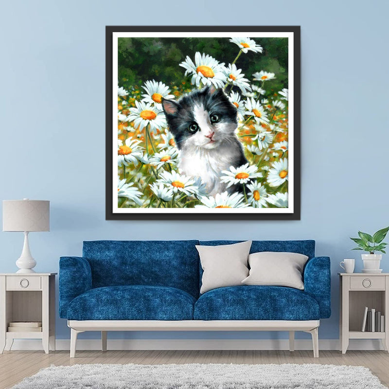Chaton Noir et Blanc parmi les Pâquerettes Blanches Broderie Diamant