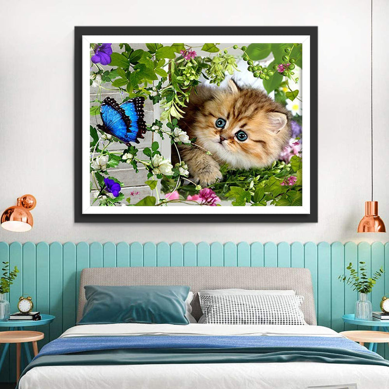Chaton Orange Attrapant des Papillons Broderie Diamant