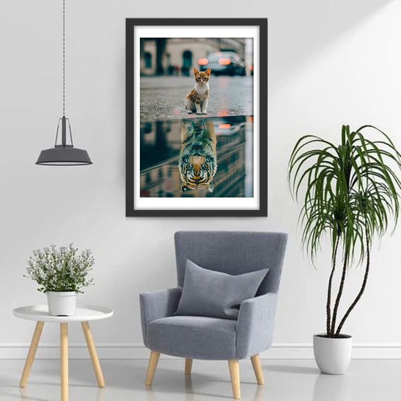 Chaton Orange et Tigre dans le Reflet dans l&