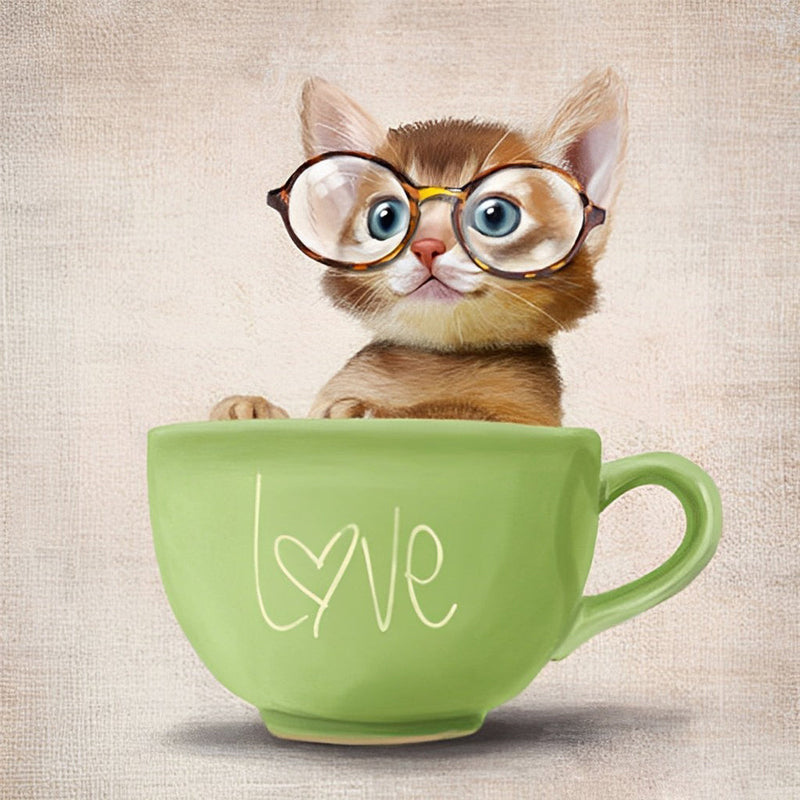 Chaton Orange Portant des Lunettes dans une Tasse de Café Broderie Diamant