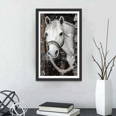 Cheval Blanc dans le Chalet Broderie Diamant